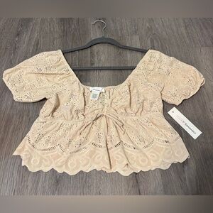 NWT Women's Beige Eyelet Top - Size Medium Urban Romantics